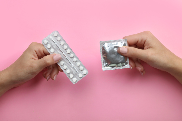 prezerwatywa i tabletki antykoncepcyjne